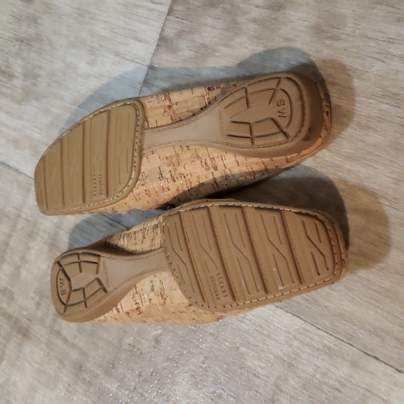 Stuart Weitzman 7.5N tan - Picture 3 of 3